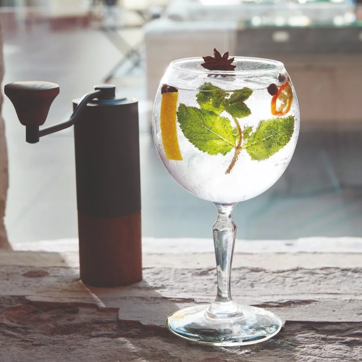 Monti - Juego de Copas de Vidrio de 580 ml – Estilo Elegante Tipo Globo