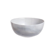 Tazón de opal estilo mármol gris en fondo blanco