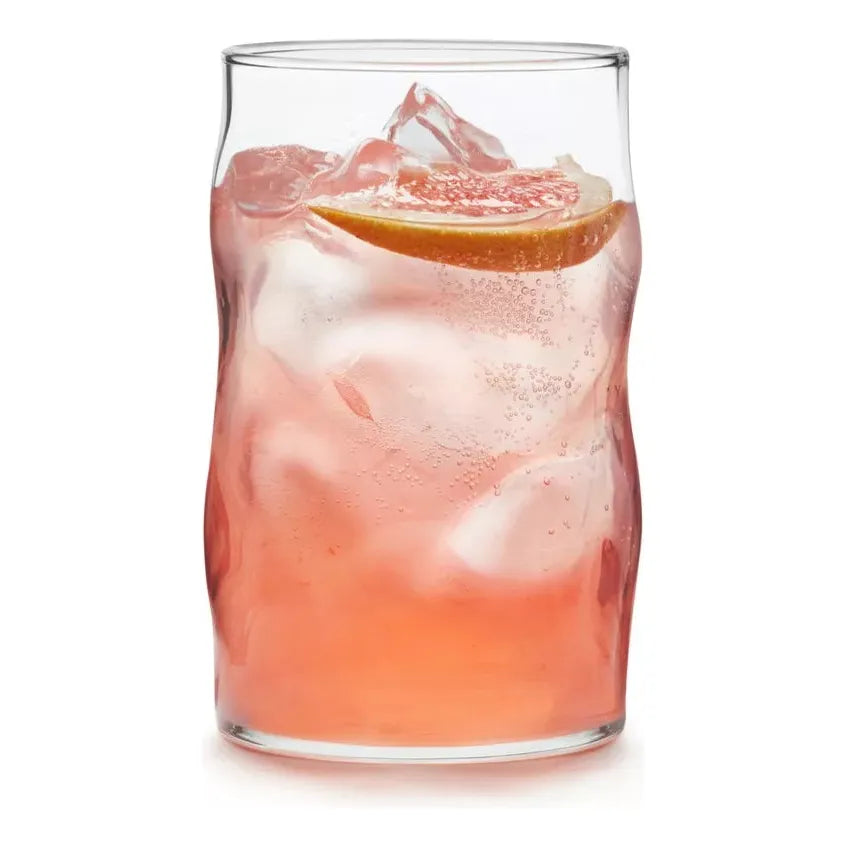 Vaso Lava de vidrio de 473 ml con bebida fría y hielo servido
