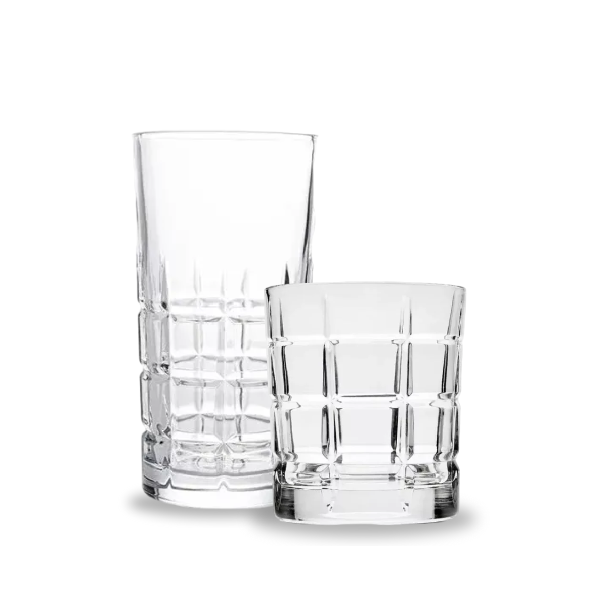 Vasos de vidrio tipo cortado Lusion con diseño clásico old fashion en fondo blanco