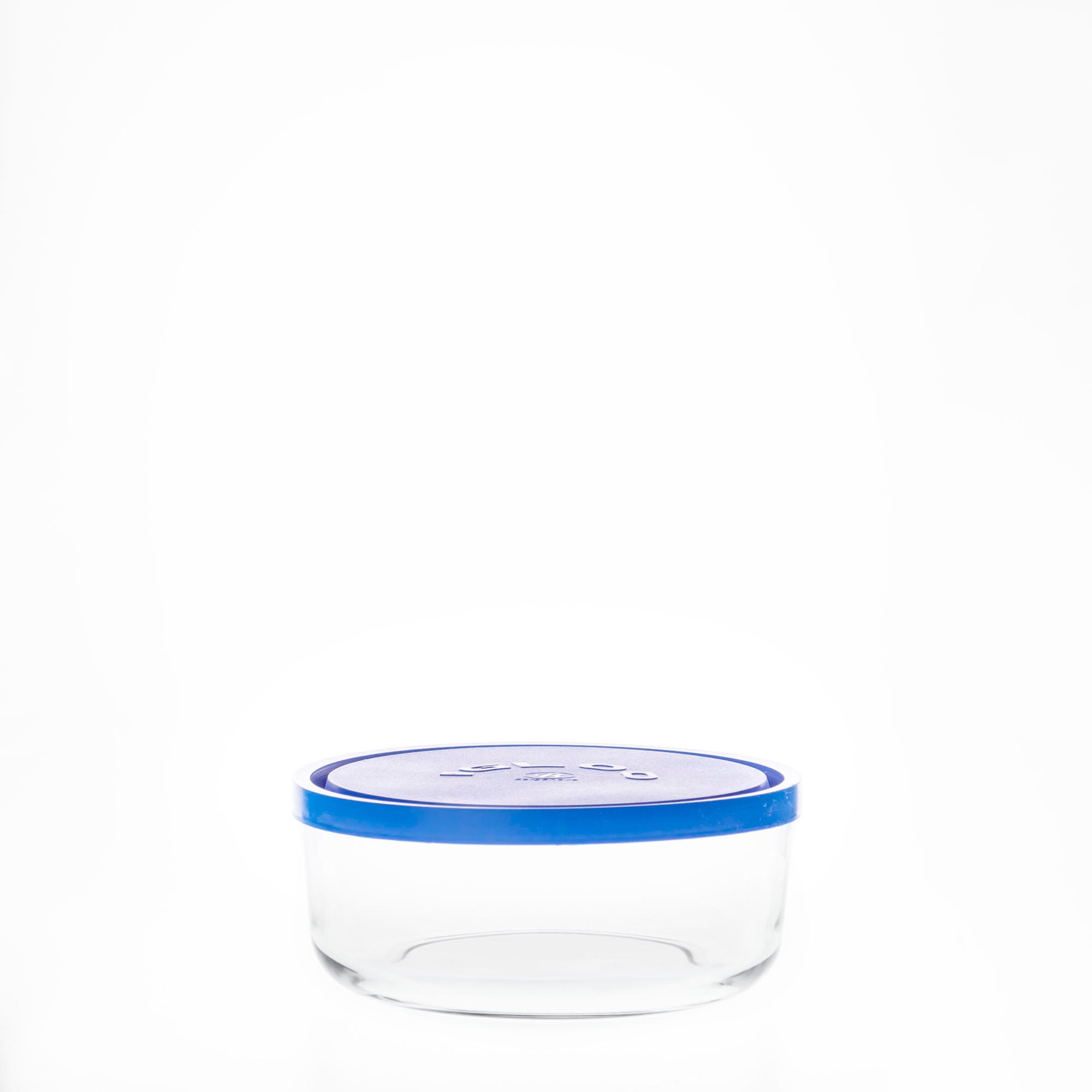 igloo circle contenedor de vidrio con tapa azul de 18 cm para ensaladas, sopa, carne en fondo blanco, apilable