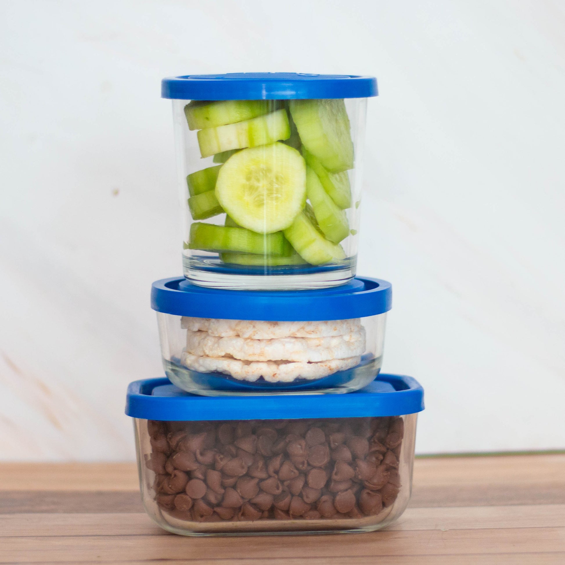 frascos de vidrio con tapa azul o blanca apto para apilar entre ellos ,para refrigerador.