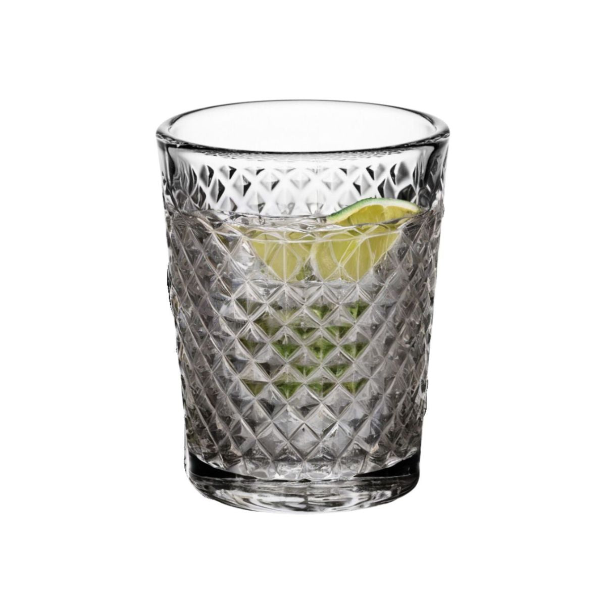 carat tequilero de 9 ml con alcohol en un fondo blanco