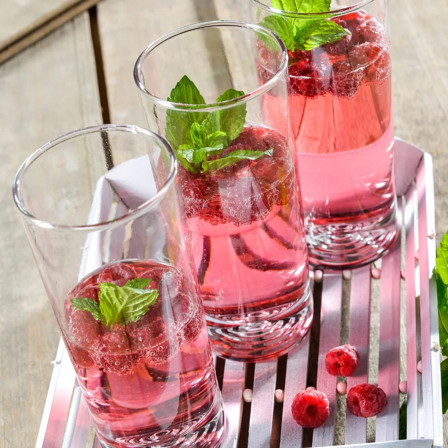 Vasos Malaga de vidrio soplado servidos con bebidas frías y cócteles