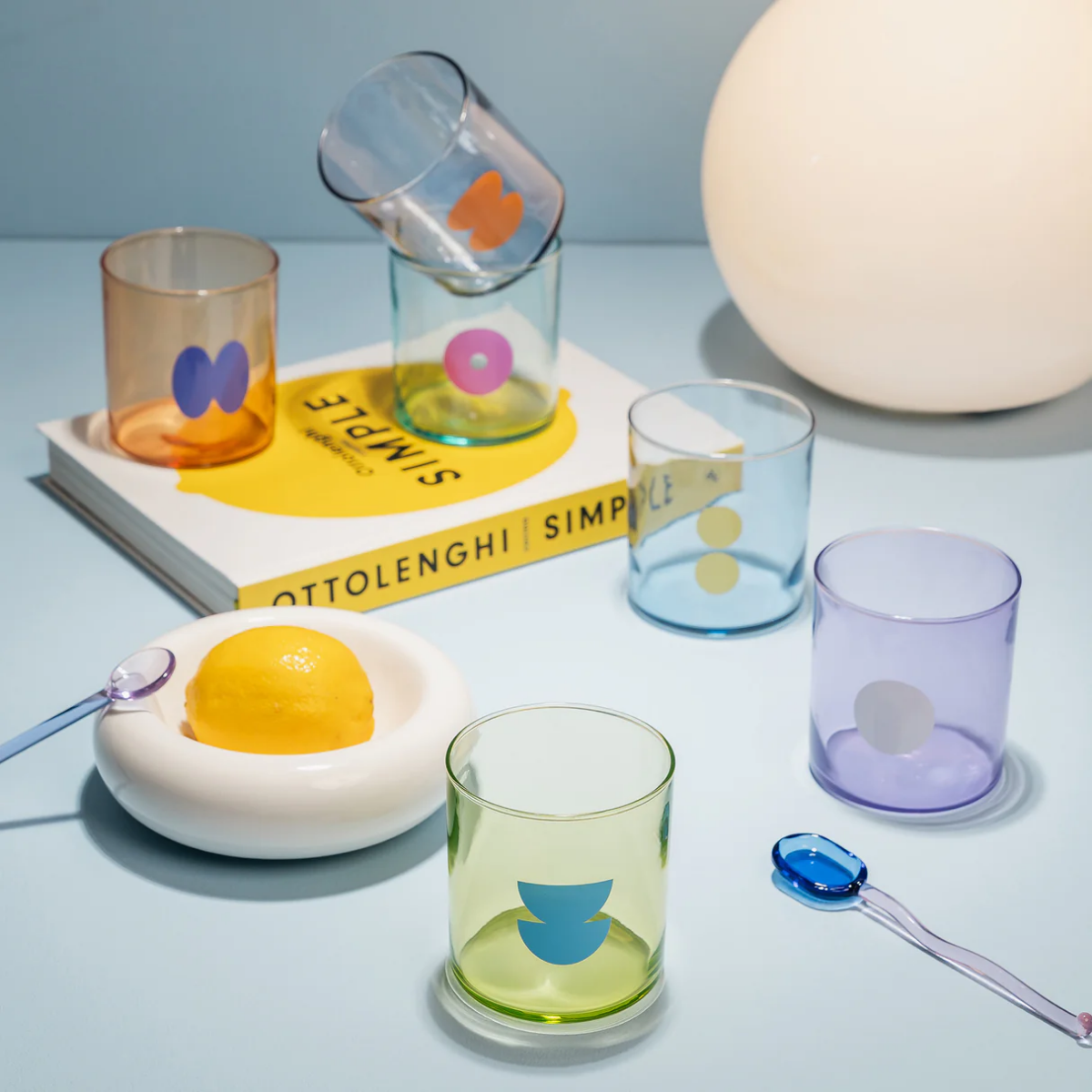 Vasos Rio Bubble Toy de vidrio multicolor con estilo lúdico y contemporáneo