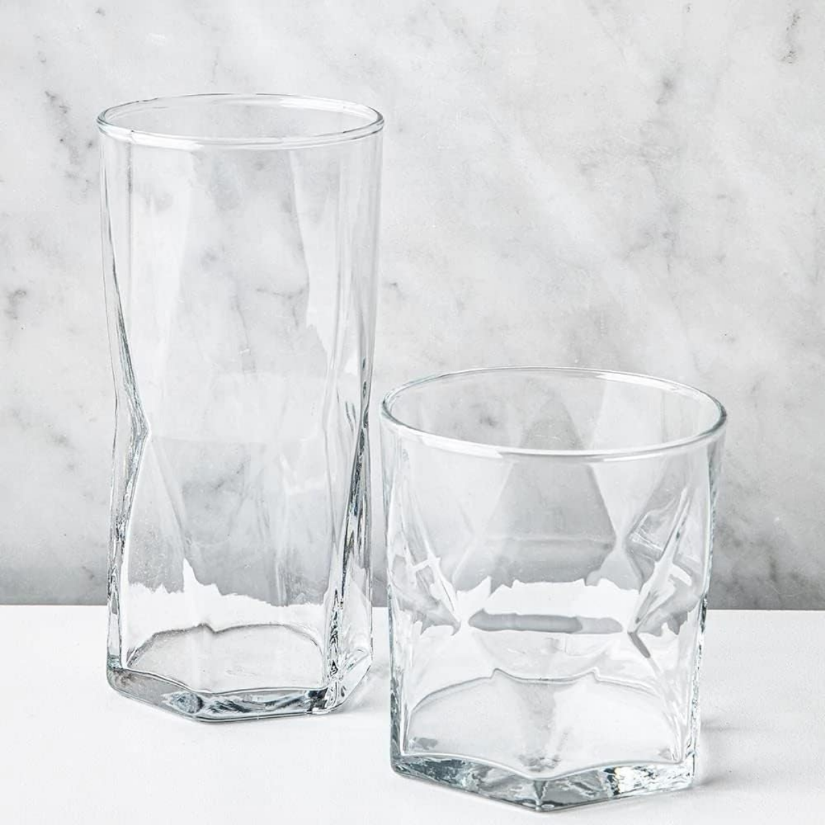 Vasos Rombus de vidrio con diseño geométrico en formato highball y old fashioned